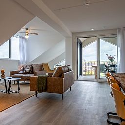 Offener Wohnbereich in VZ2303 Luxus-Penthouse in Kamperland mit Zugang zum Balkon, Noord-Beveland, Zeeland.