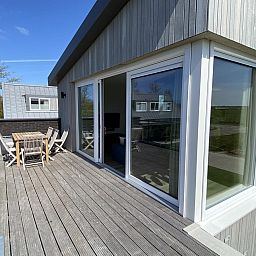 VZ948 Ferienvilla Kamperland, sonnige Dachterrasse mit Aussicht in Kamperland, Noord-Beveland, Zeeland.