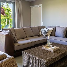 Gemuetliche Sitzecke im Wohnzimmer von VZ1171 Freistehendes Ferienhaus in Kamperland, Noord-Beveland, Zeeland.