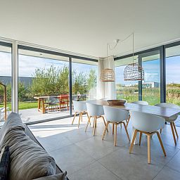 Spacious living room with sliding glass doors in Waterline 09, bungalow in Kamperland, North Beveland.