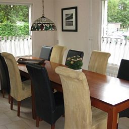 Spacious dining room in Mi Casa, Burgh-Haamstede, where guests can enjoy a meal in the vacation home.