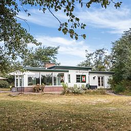 Charmantes Ferienhaus Cottage in Burgh-Haamstede mit Terrasse in der Natur von Schouwen-Duiveland, Zeeland.
