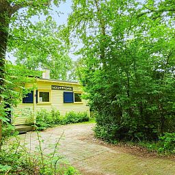 Bosrijke omgeving bij VZ345 Vakantiehuis Burgh-Haamstede in Schouwen-Duiveland.