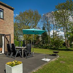 Vacation home Schouwse Duin 35 in Burgh-Haamstede with terrace and views of the green surroundings of Zeeland.