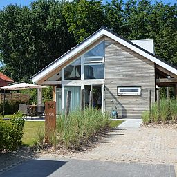 Zonnedorp 14 Mon Repos vacation home in Renesse with spacious garden and terrace in Schouwen-Duiveland