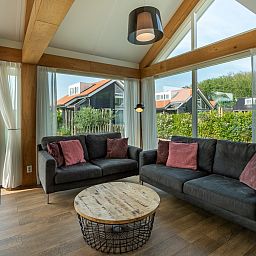 Comfortabele zithoek in Vakantiehuis Zonnedorp 27 Beach Villa Renesse.