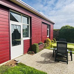 Gezellige buitenruimte bij VZ182 Vakantiehuis Kerkwerve in Zeeland.