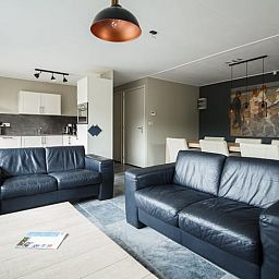 Gemuetliches Wohnzimmer des Ferienhauses in Looperskapelle, Schouwen-Duiveland, mit moderner Einrichtung.