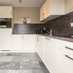 Voll ausgestattete Kueche im Ferienhaus in Looperskapelle, Zeeland, mit modernen Geraeten.