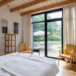 Bright living room in vacation home ZE1302 in Koudekerke, Walcheren overlooking the garden in Zeeland.