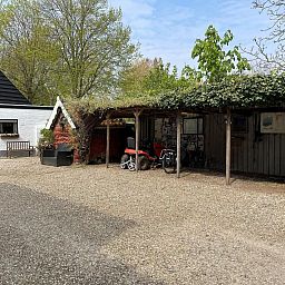 Bicycle storage at VZ034 Apartment Koudekerke, vacation home in Koudekerke, Walcheren, with covered space.