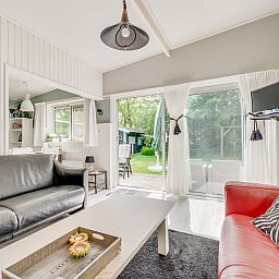 Modernes Badezimmer mit Dusche im Ferienhaus ZE722, Oostkapelle, Walcheren, Zeeland.