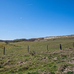 Gemuetliches Wohnzimmer des Ferienhauses ZE722 in Oostkapelle, Walcheren, Zeeland mit Kamin.