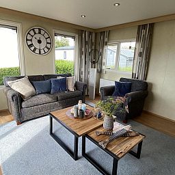 Stilvolles Wohnzimmer des VZ882 Ferienchalets Oostkapelle, Walcheren.