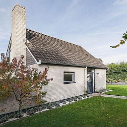 VZ1175 Vakantiehuis in Oostkapelle biedt een charmante buitenkant in het rustige Walcheren, Zeeland.