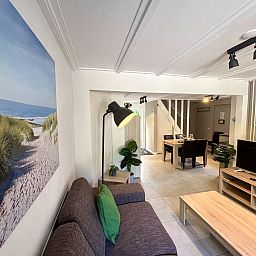 Moderne woonkamer in Appartement Boszicht 6, Oostkapelle, Walcheren, Zeeland.