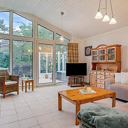 Gemuetliches Wohnzimmer von VZ2420 Ferienbungalow Oostkapelle mit viel Licht