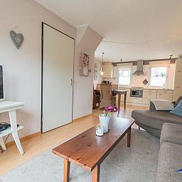 Offene Kueche und Wohnzimmer in VZ1162 Ferienhaus in Oostkapelle, Walcheren fuer gemuetliche Abende.