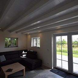 Gemuetliches Wohnzimmer der Doppelhaushaelfte VZ1167 in Oostkapelle, Walcheren, Zeeland.