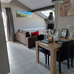 Moderne badkamer in ZE322 vakantiehuis, Oostkapelle, Walcheren, Zeeland met luxe douche.