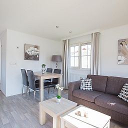 Essecke in VZ983 Ferienhaus in Oostkapelle, Walcheren, mit moderner Einrichtung.