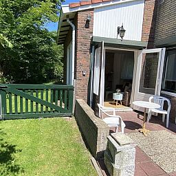 Zonnig terras bij VZ1007 Vakantiebungalow in Oostkapelle, Walcheren, Zeeland.