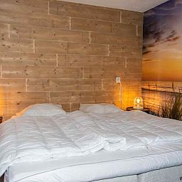 Schlafzimmer im Ferienhaus ZE1402 in Oostkapelle, Walcheren, Zeeland mit stimmungsvollem Strandthema.