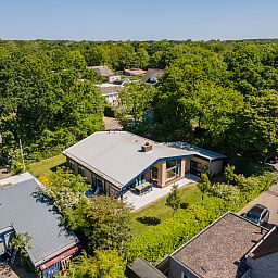 Erfrischende Getraenke auf der Terrasse des Ferienhauses ZE624 in Oostkapelle, Walcheren.