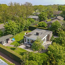 Voordeur van vakantiehuis ZE242 in Oostkapelle, Walcheren, Zeeland.