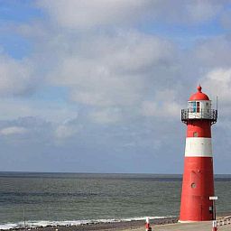 Gemuetliche Umgebung von ZE732 in Westkapelle, Walcheren, Zeeland mit Pferden und Natur.