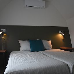 Modernes Badezimmer mit Dusche im Ferienhaus ZE732 in Westkapelle, Walcheren, Zeeland.