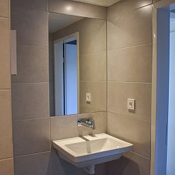 Cozy bedroom in ZE1315 vacation home, Westkapelle, Walcheren, Zeeland with colorful pillow.