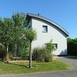 VZ908 Luxurioese Ferienvilla in Vlissingen mit moderner Architektur und Garten in Walcheren, Zeeland.