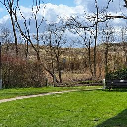Vakantiehuisje in Vlissingen met uitzicht op de duinen, een ideale plek voor natuurliefhebbers in Walcheren.
