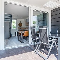 Luchtfoto van ZE1445, een vakantiehuis in Aagtekerke, Walcheren, omringd door natuur.