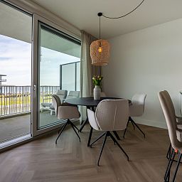 Stylish dining room in Lamsoor 47 | Veerse Wende, vacation accommodation in Arnemuiden, Walcheren, Zeeland.