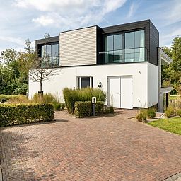 Detached house in Arnemuiden, Walcheren, Zeeland offers a modern vacation home experience with spacious garden and peaceful surroundings.
