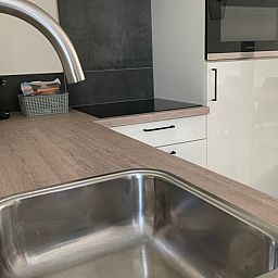 Volledig uitgeruste keuken in Huisje in Veere, vakantiehuis in Walcheren, Zeeland met moderne voorzieningen.