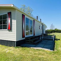 Side view of VZ235 Chalet Veere in Veere, Walcheren with sunny terrace