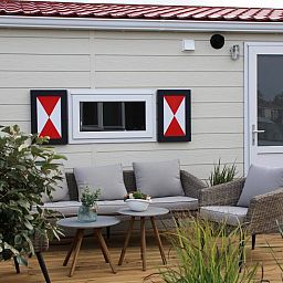 Lounge area on the veranda of VZ824 Chalet in Veere, Serooskerke, Walcheren, ideal for relaxation.