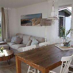 Cozy living room in VZ824 Chalet in Veere, Serooskerke, Walcheren, overlooking the garden.