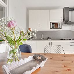 Moderne keuken in vakantiehuis ZE136, Grijpskerke, Walcheren, Zeeland.