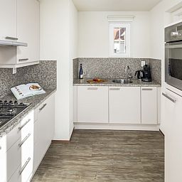 Gezellige slaapkamer in Villa 5A, vakantiehuis in Cadzand-bad, Zeeuws-Vlaanderen, Zeeland, met comfortabele bedden en rustgevende sfeer.