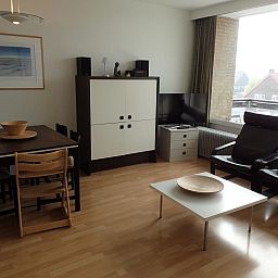 Essecke in VZ922 Ferienwohnung in Cadzand, Zeeuws-Vlaanderen, mit modernen Moebeln und Blick auf die Umgebung.