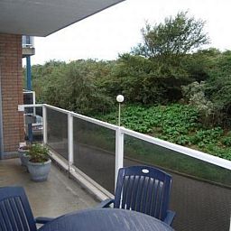 Balkon mit Blick ins Gruene in VZ571 Apartment Cadzand, Ferienunterkunft in Zeeuws-Vlaanderen, Zeeland.