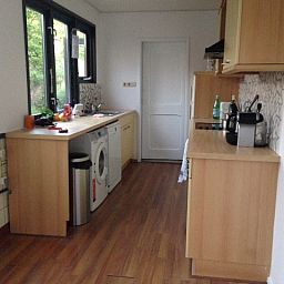 Volledig uitgeruste keuken in vakantiehuis Landstraat, Aardenburg, Zeeuws-Vlaanderen, perfect voor koken.