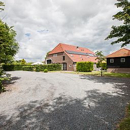 Holiday home in Biervliet, located in the green Zeeuws-Vlaanderen, offers a charming stay with views of the serene surroundings.