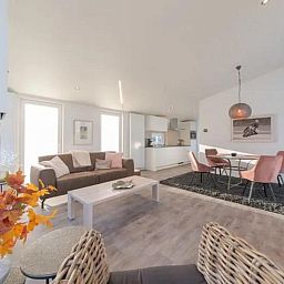 Gemuetliches Wohnzimmer im Ferienhaus Waterresort Oosterschelde, ideal fuer Entspannung in Wemeldinge, Sued-Beveland.