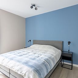 Schlafzimmer im Ferienhaus ZE1455, Wemeldinge, mit bequemem Doppelbett.