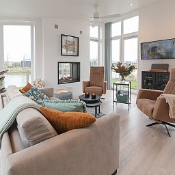 Helles Wohnzimmer im Ferienhaus Ruisweg 34, Wemeldinge, ideal fuer ein gemuetliches Beisammensein in Sued-Beveland.